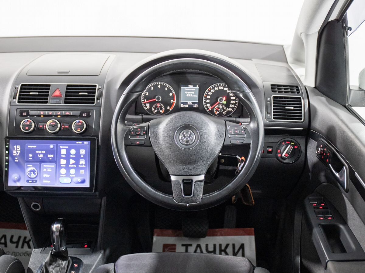 Volkswagen Touran 2012 - фото автомобиля