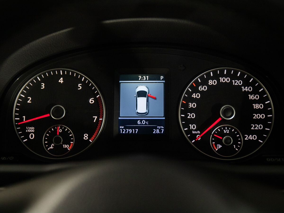Volkswagen Touran 2012 - фото автомобиля