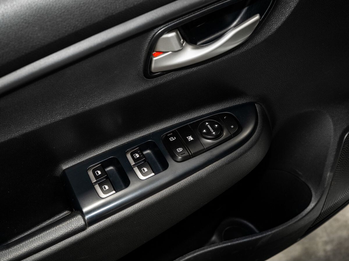 Kia Rio 2020 - фото автомобиля