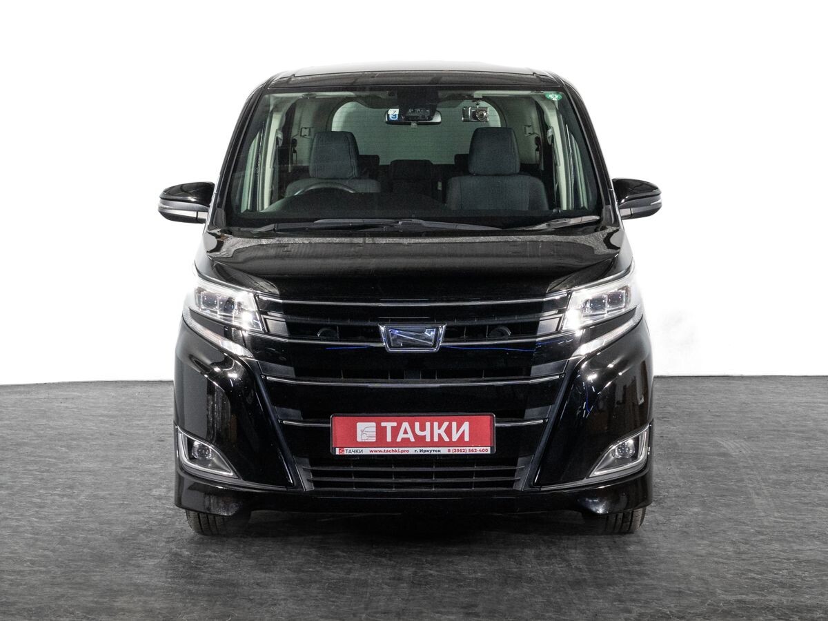 Toyota Noah 2018 - фото автомобиля
