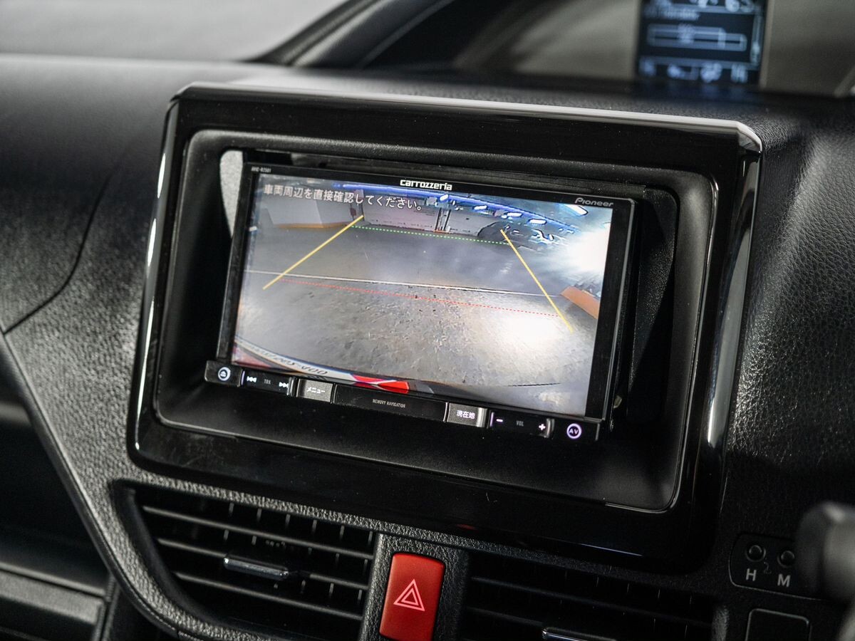 Toyota Noah 2018 - фото автомобиля