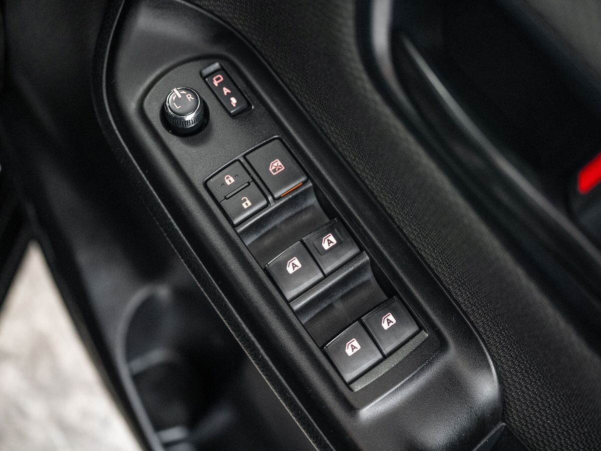 Toyota Noah 2018 - фото автомобиля