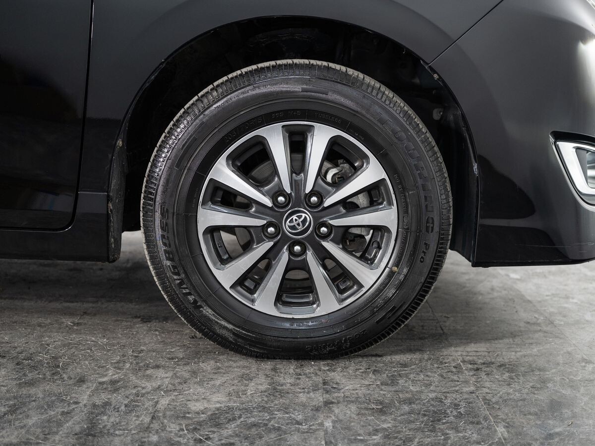 Toyota Noah 2018 - фото автомобиля