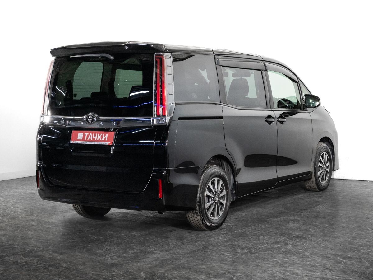 Toyota Noah 2018 - фото автомобиля
