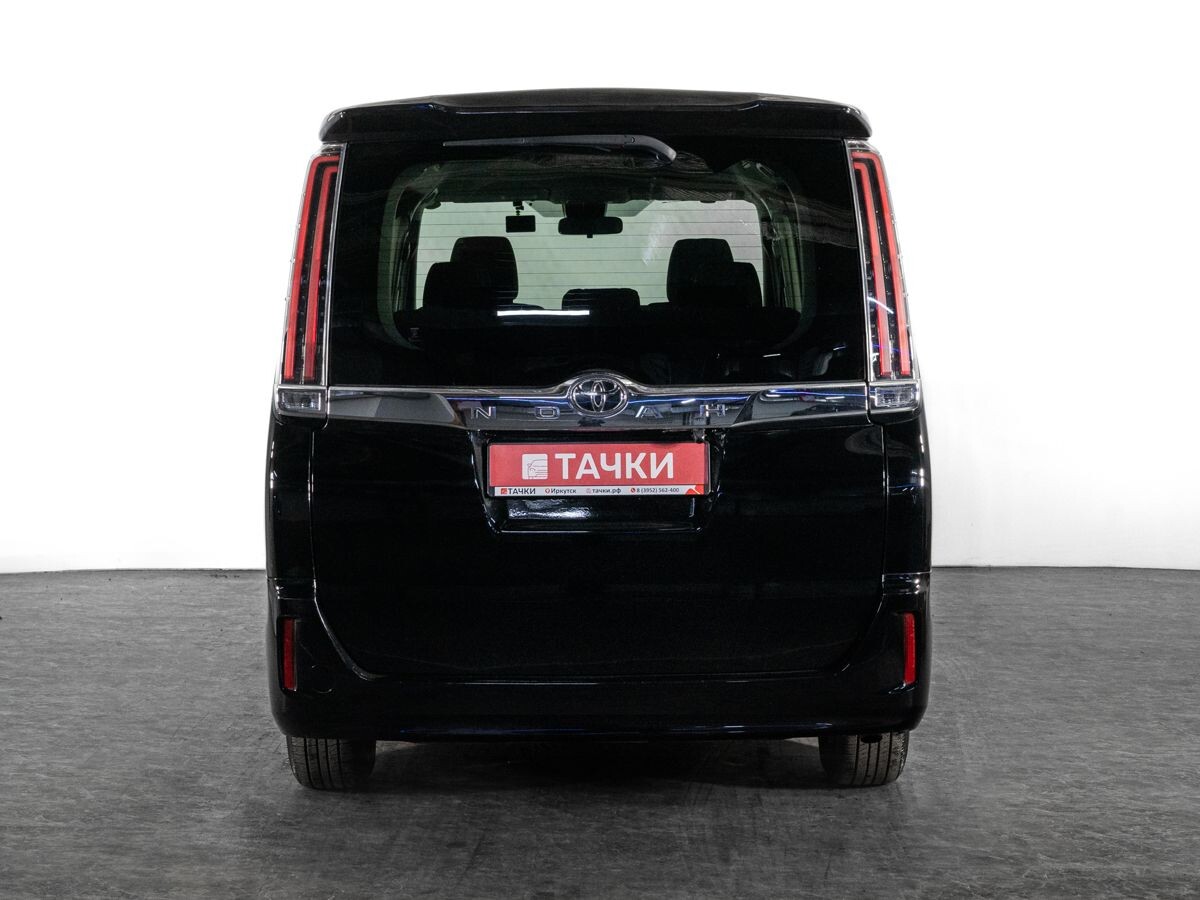 Toyota Noah 2018 - фото автомобиля