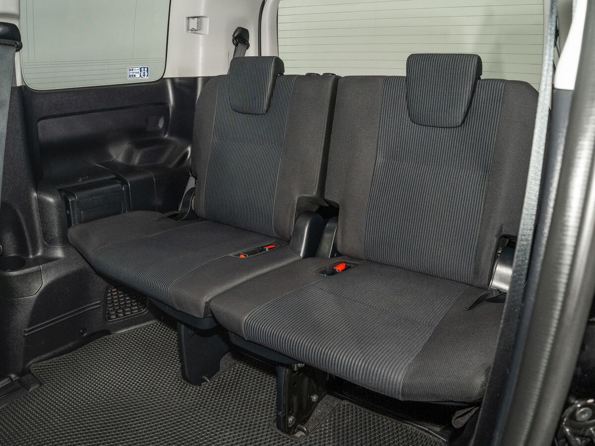 Toyota Noah 2018 - фото автомобиля
