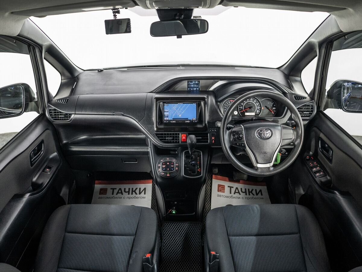 Toyota Noah 2018 - фото автомобиля
