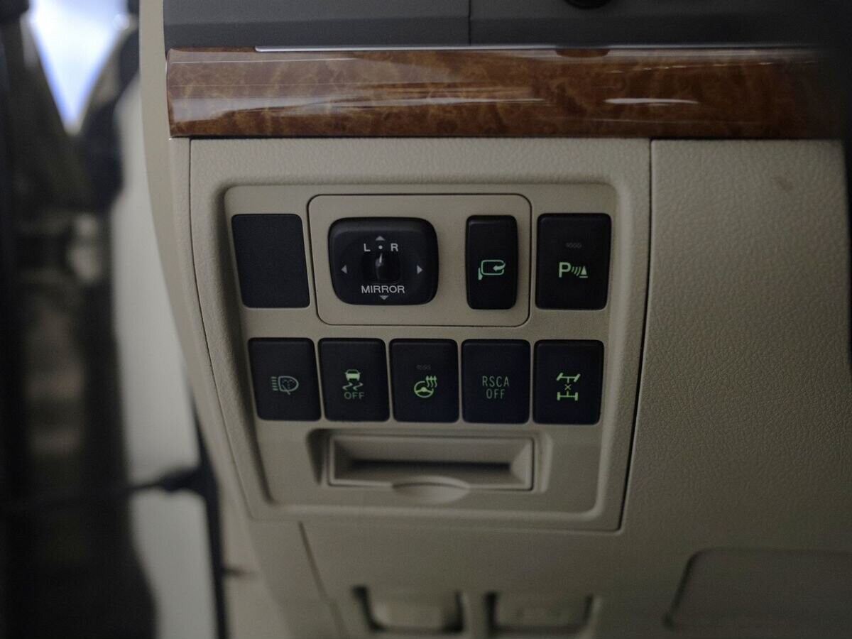 Toyota Land Cruiser 2012 - фото автомобиля