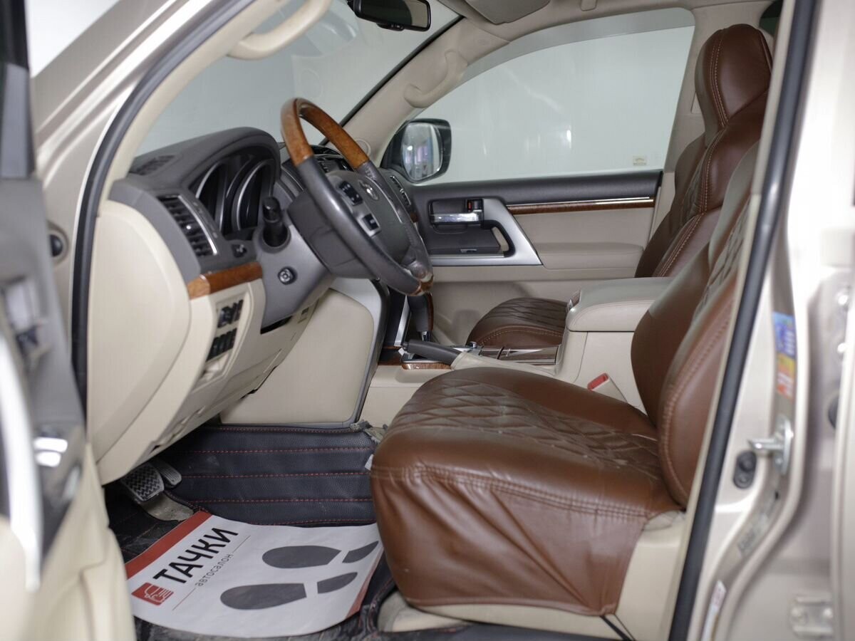 Toyota Land Cruiser 2012 - фото автомобиля