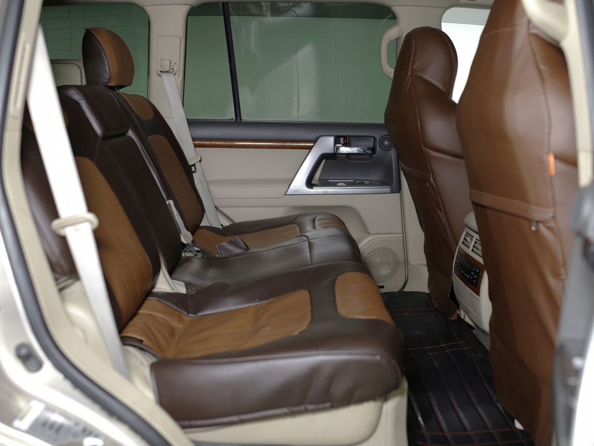 Toyota Land Cruiser 2012 - фото автомобиля