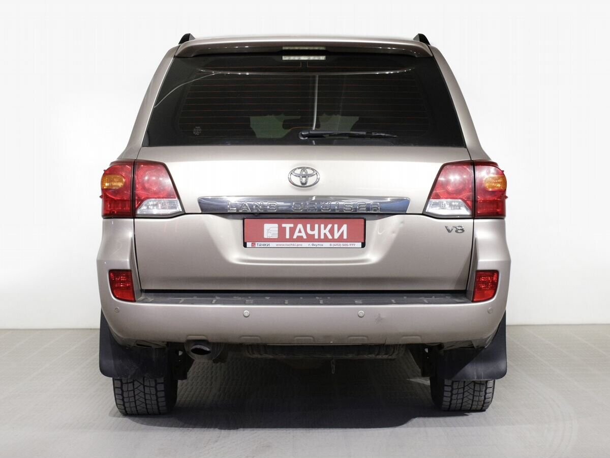 Toyota Land Cruiser 2012 - фото автомобиля