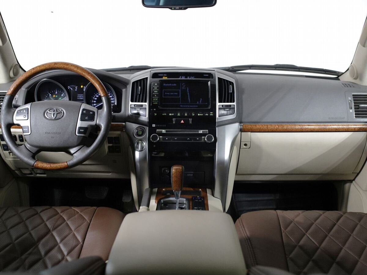 Toyota Land Cruiser 2012 - фото автомобиля