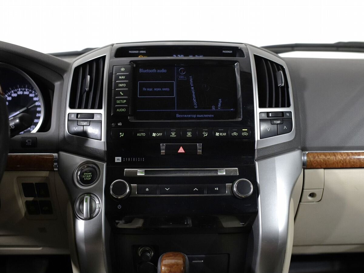 Toyota Land Cruiser 2012 - фото автомобиля