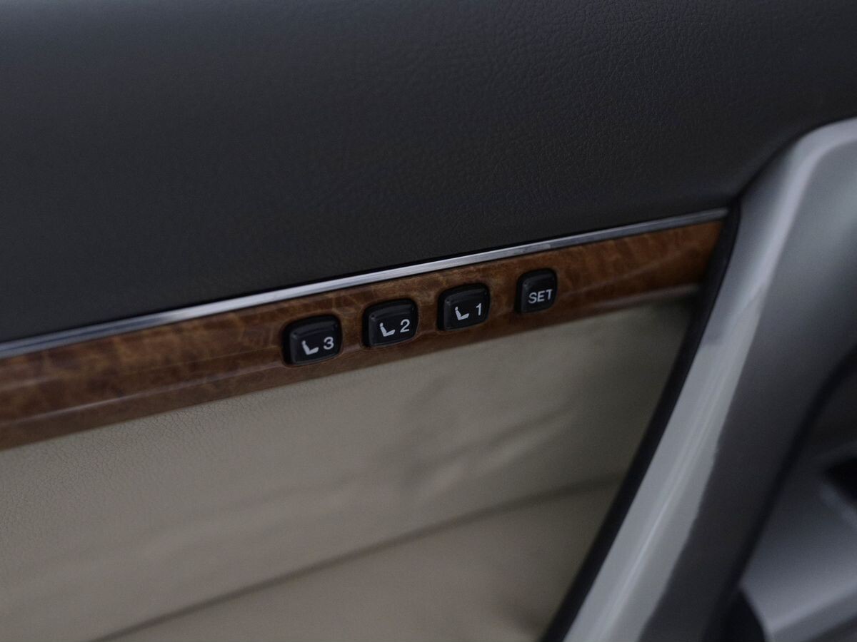 Toyota Land Cruiser 2012 - фото автомобиля