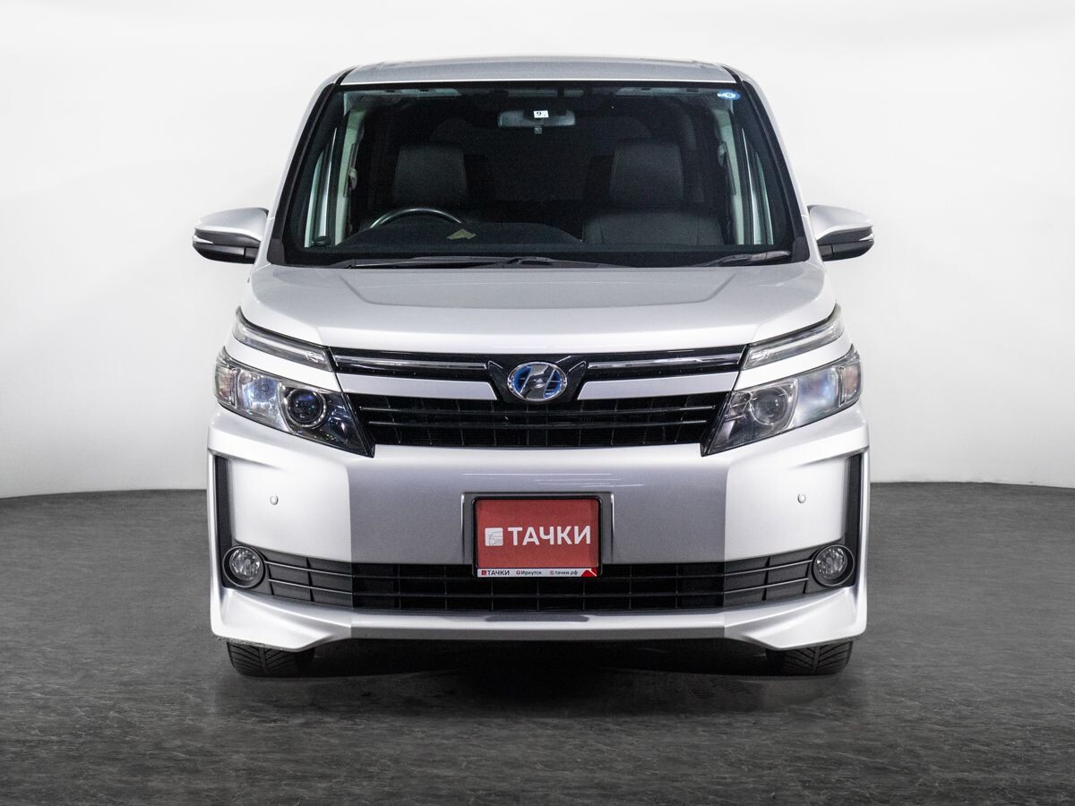 Toyota Voxy 2014 - фото автомобиля