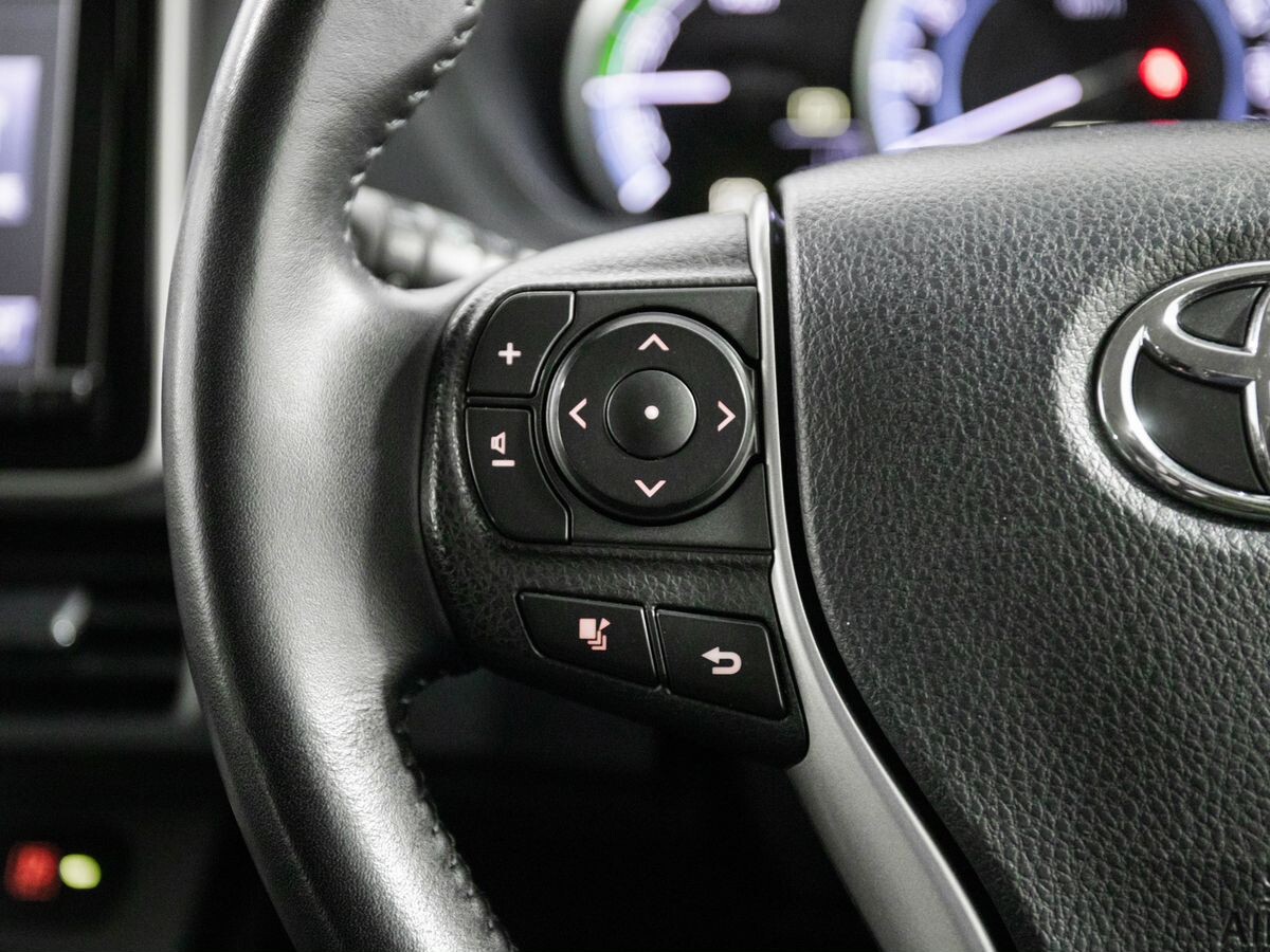 Toyota Voxy 2014 - фото автомобиля