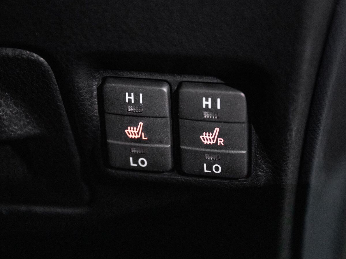Toyota Voxy 2014 - фото автомобиля