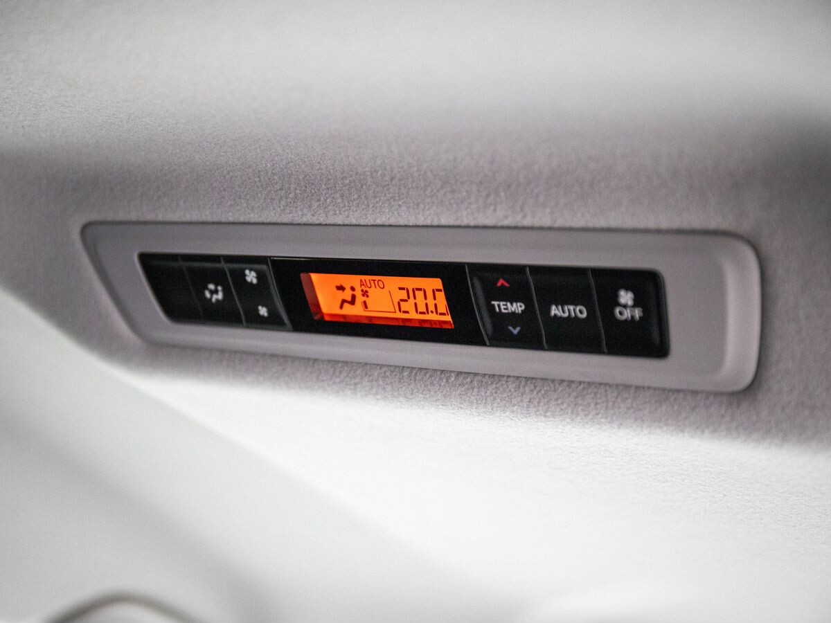 Toyota Voxy 2014 - фото автомобиля