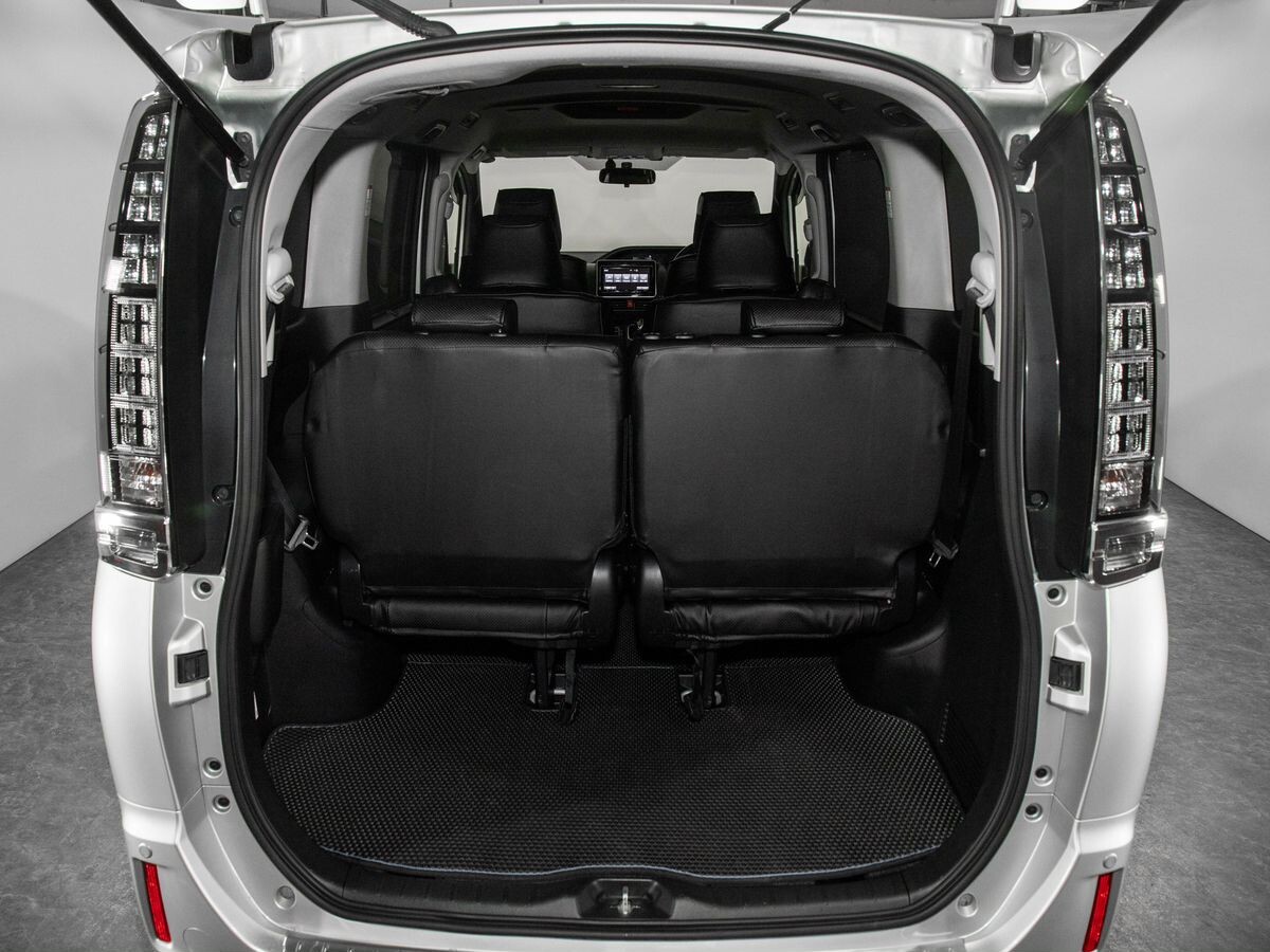 Toyota Voxy 2014 - фото автомобиля
