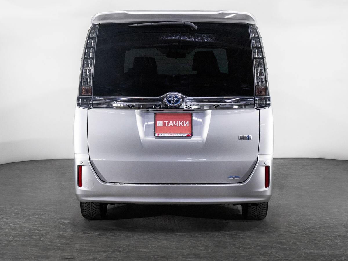 Toyota Voxy 2014 - фото автомобиля