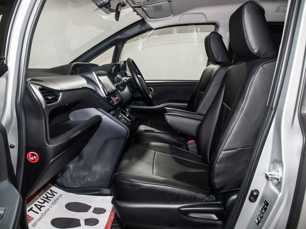 Toyota Voxy 2014 - фото автомобиля