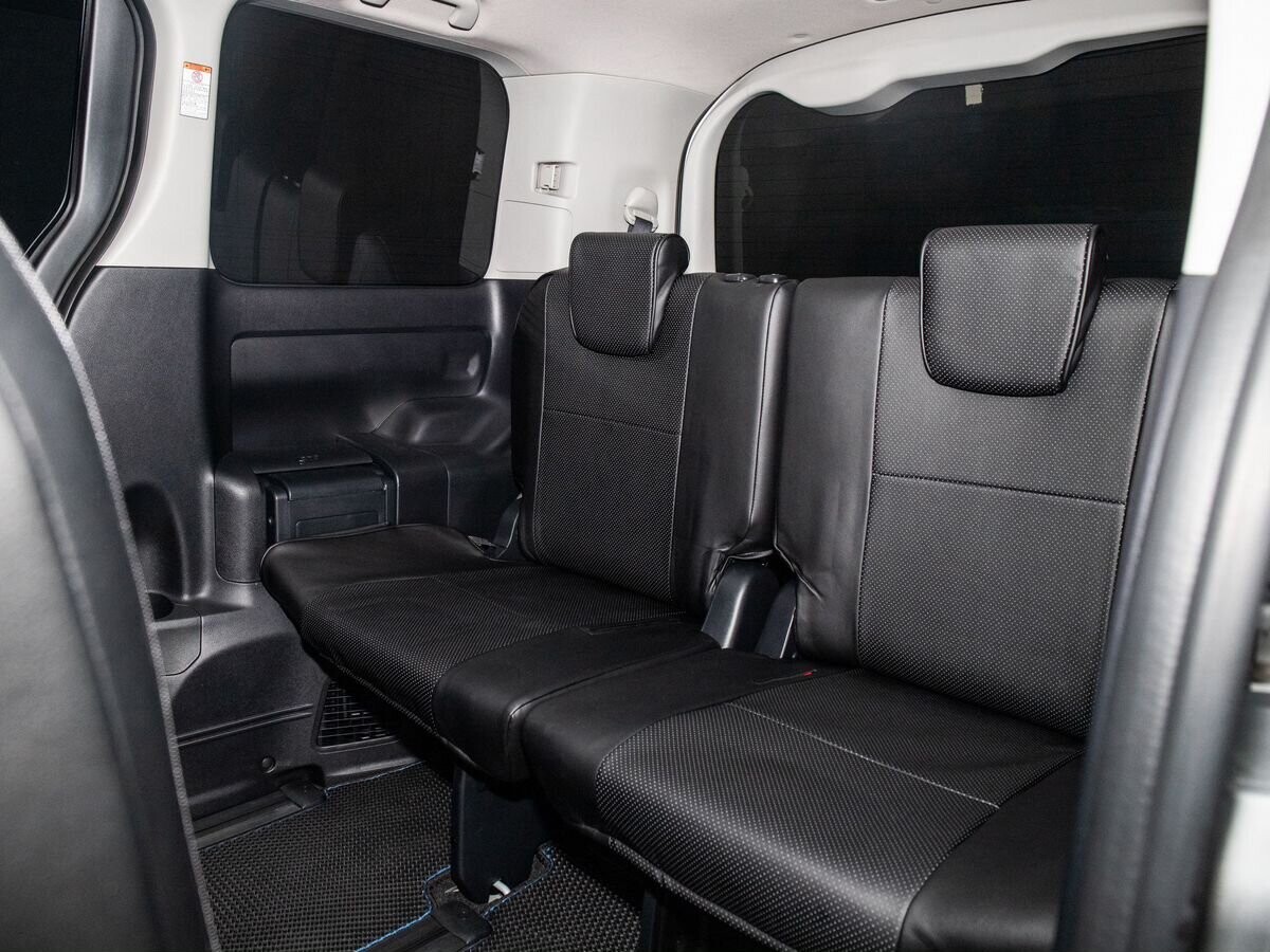 Toyota Voxy 2014 - фото автомобиля