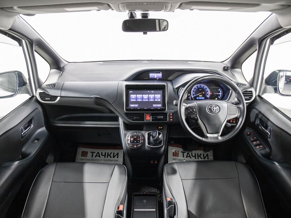 Toyota Voxy 2014 - фото автомобиля