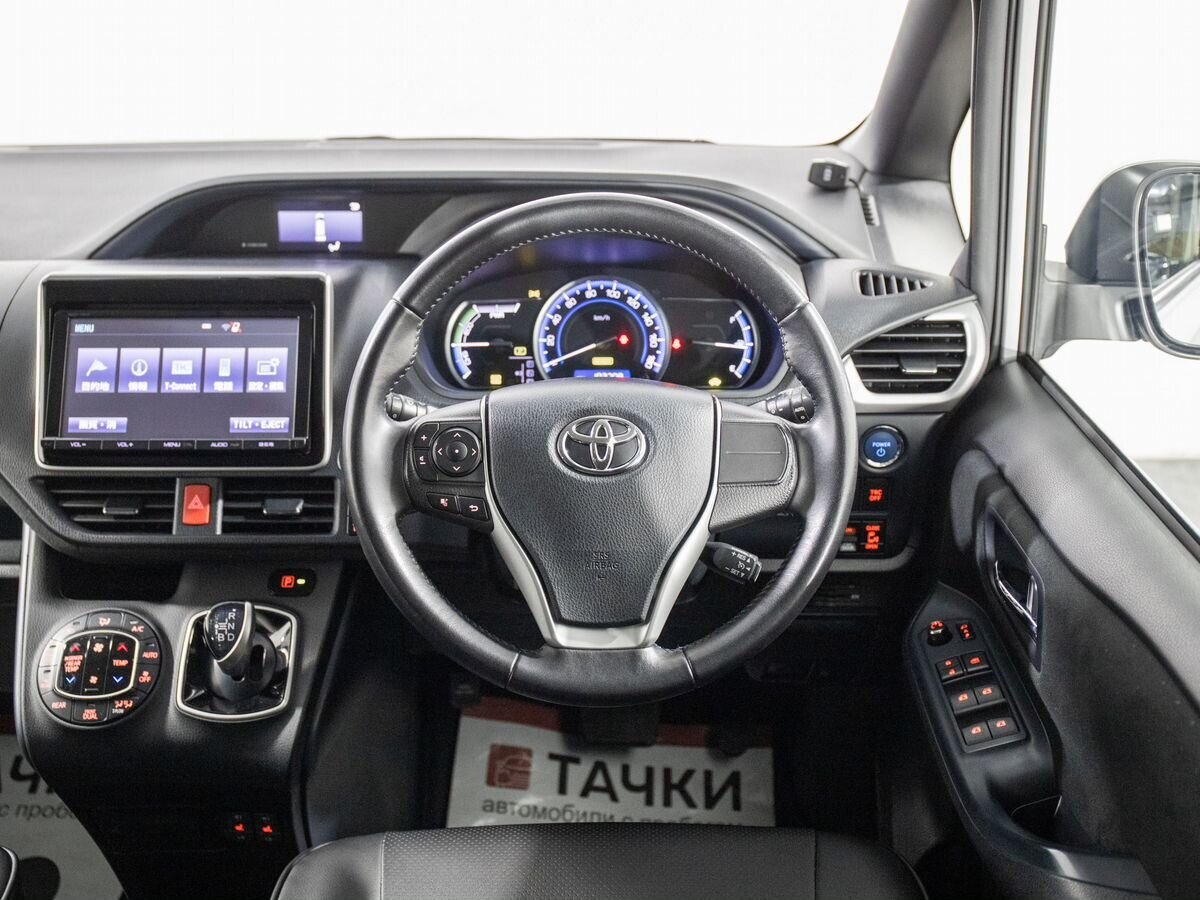 Toyota Voxy 2014 - фото автомобиля