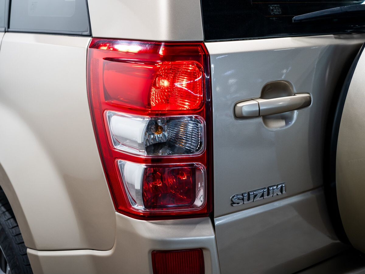 Suzuki Grand Vitara 2010 - фото автомобиля