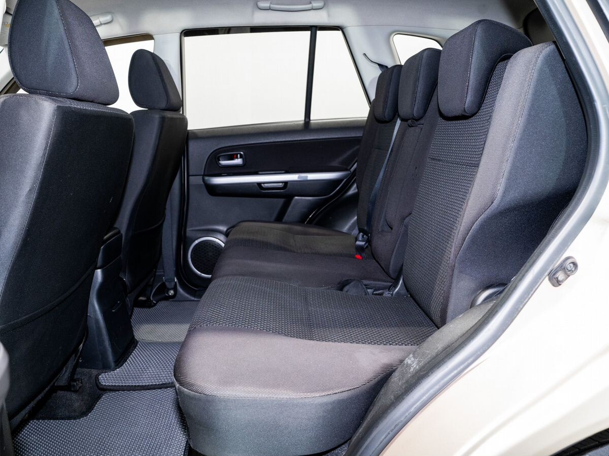 Suzuki Grand Vitara 2010 - фото автомобиля