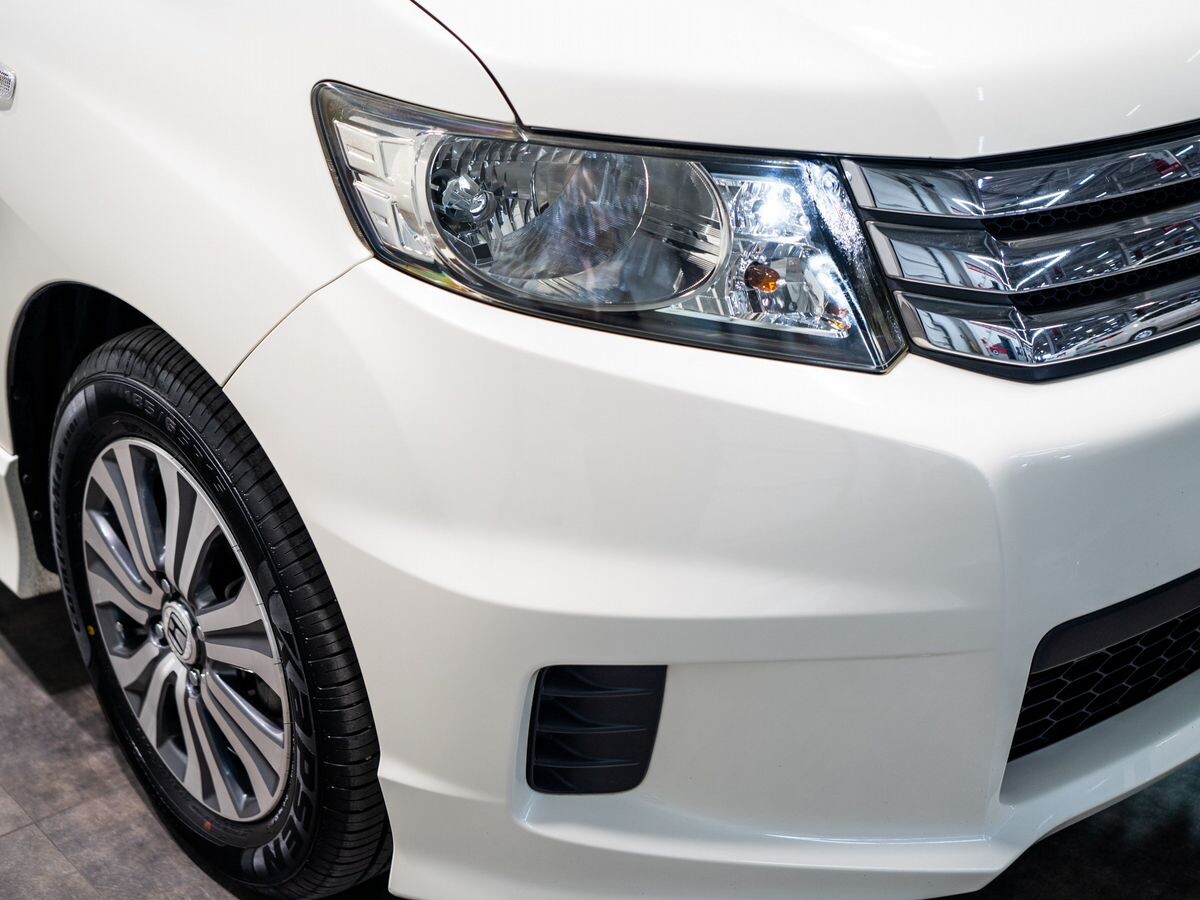 Honda Freed Spike 2011 - фото автомобиля