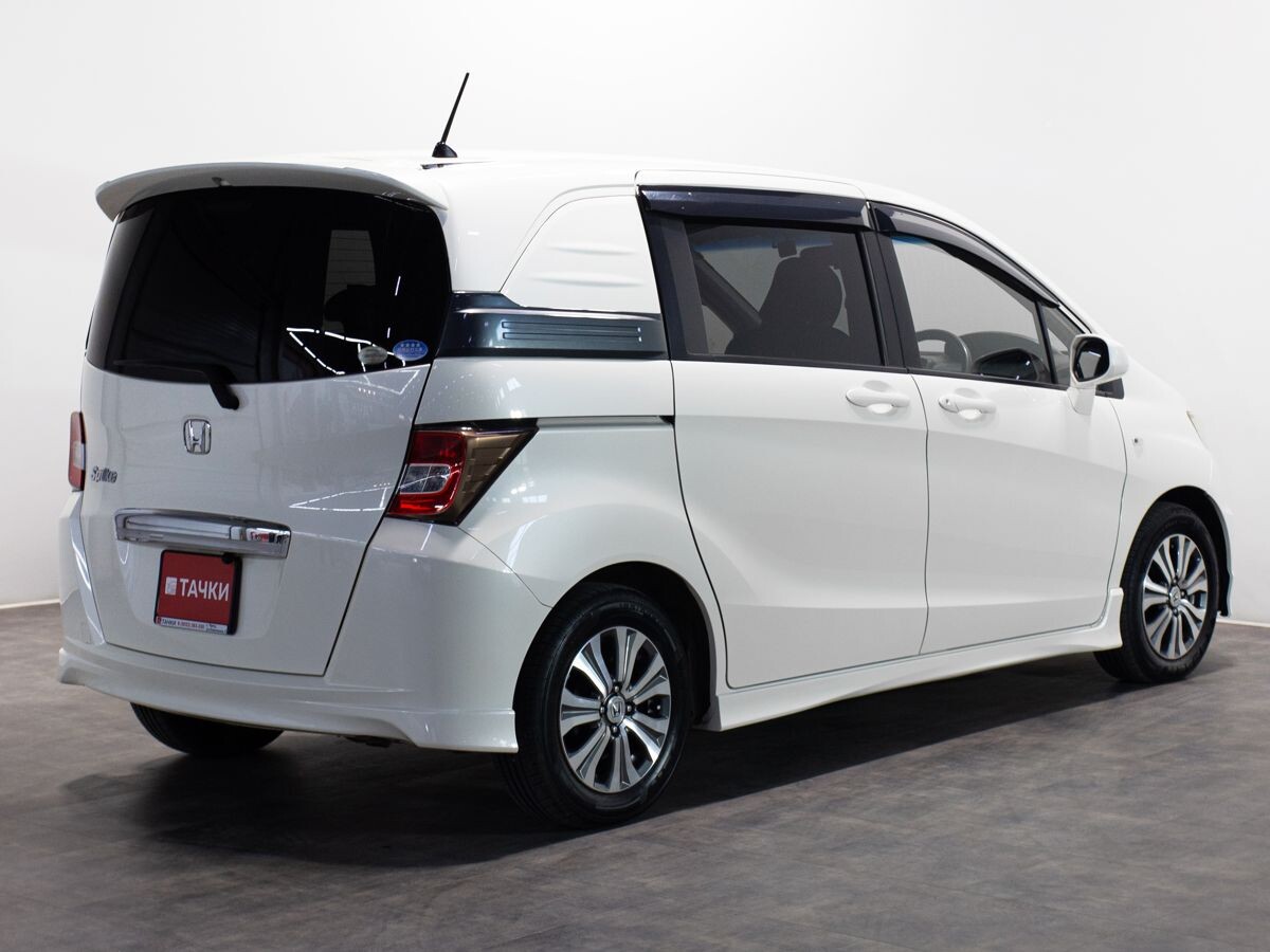 Honda Freed Spike 2011 - фото автомобиля
