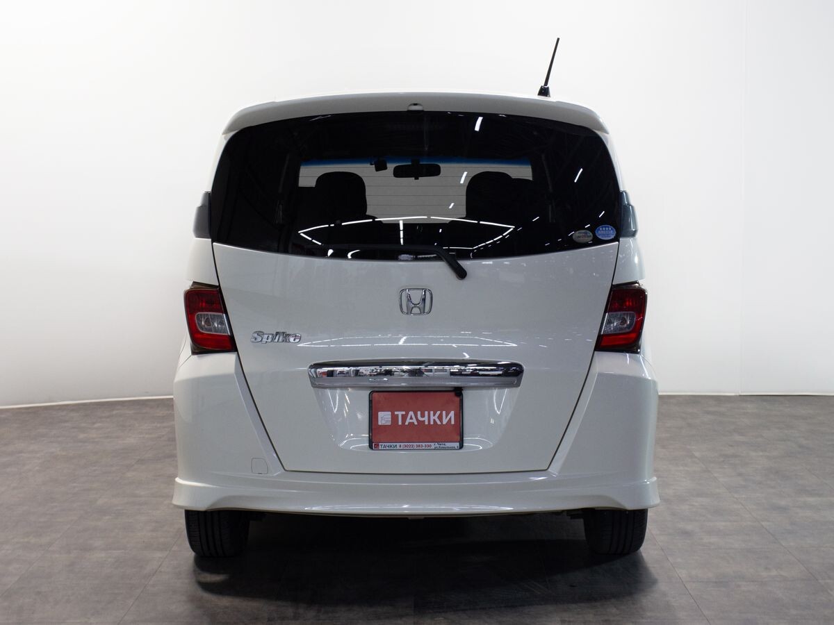Honda Freed Spike 2011 - фото автомобиля