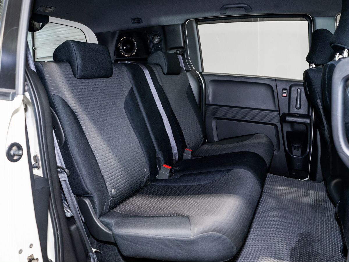 Honda Freed Spike 2011 - фото автомобиля