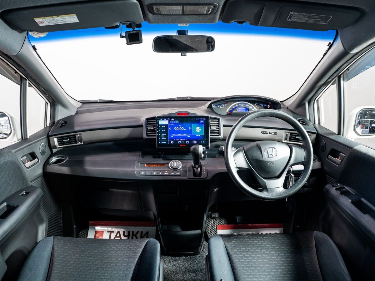 Honda Freed Spike 2011 - фото автомобиля