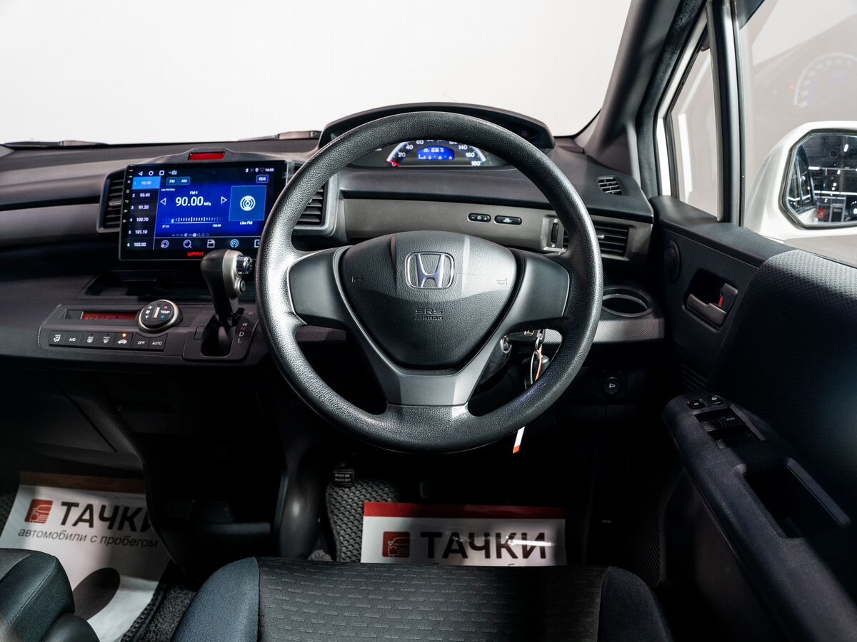 Honda Freed Spike 2011 - фото автомобиля