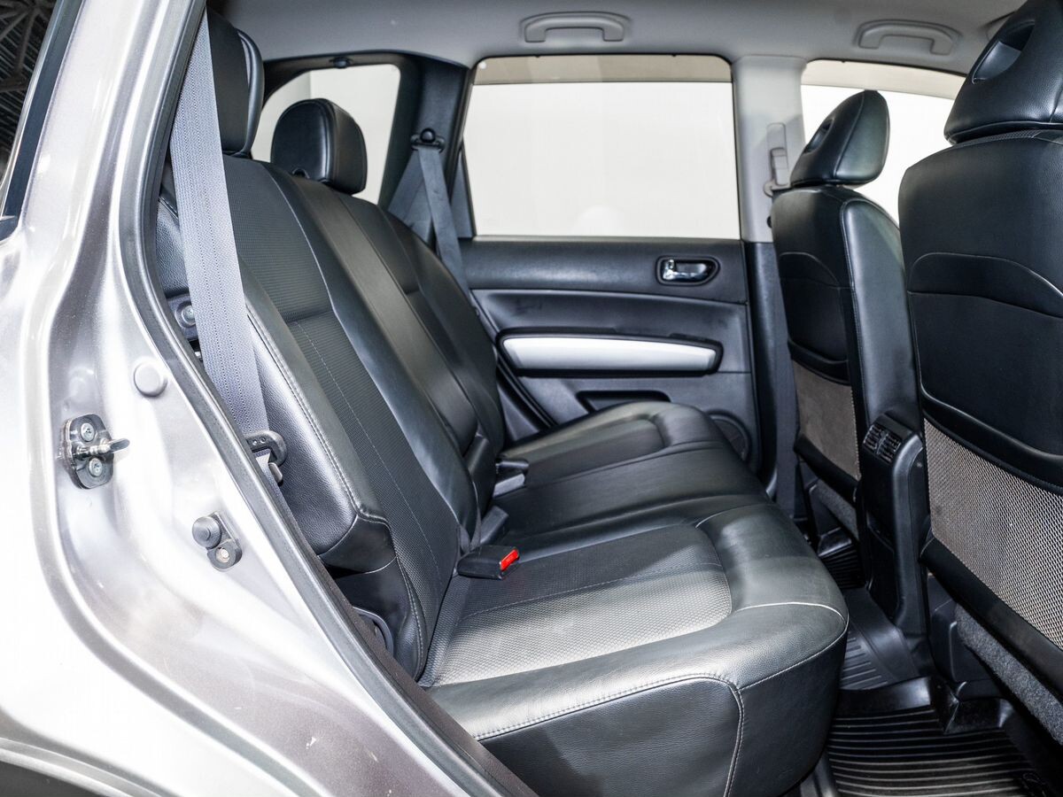 Nissan X-Trail 2010 - фото автомобиля