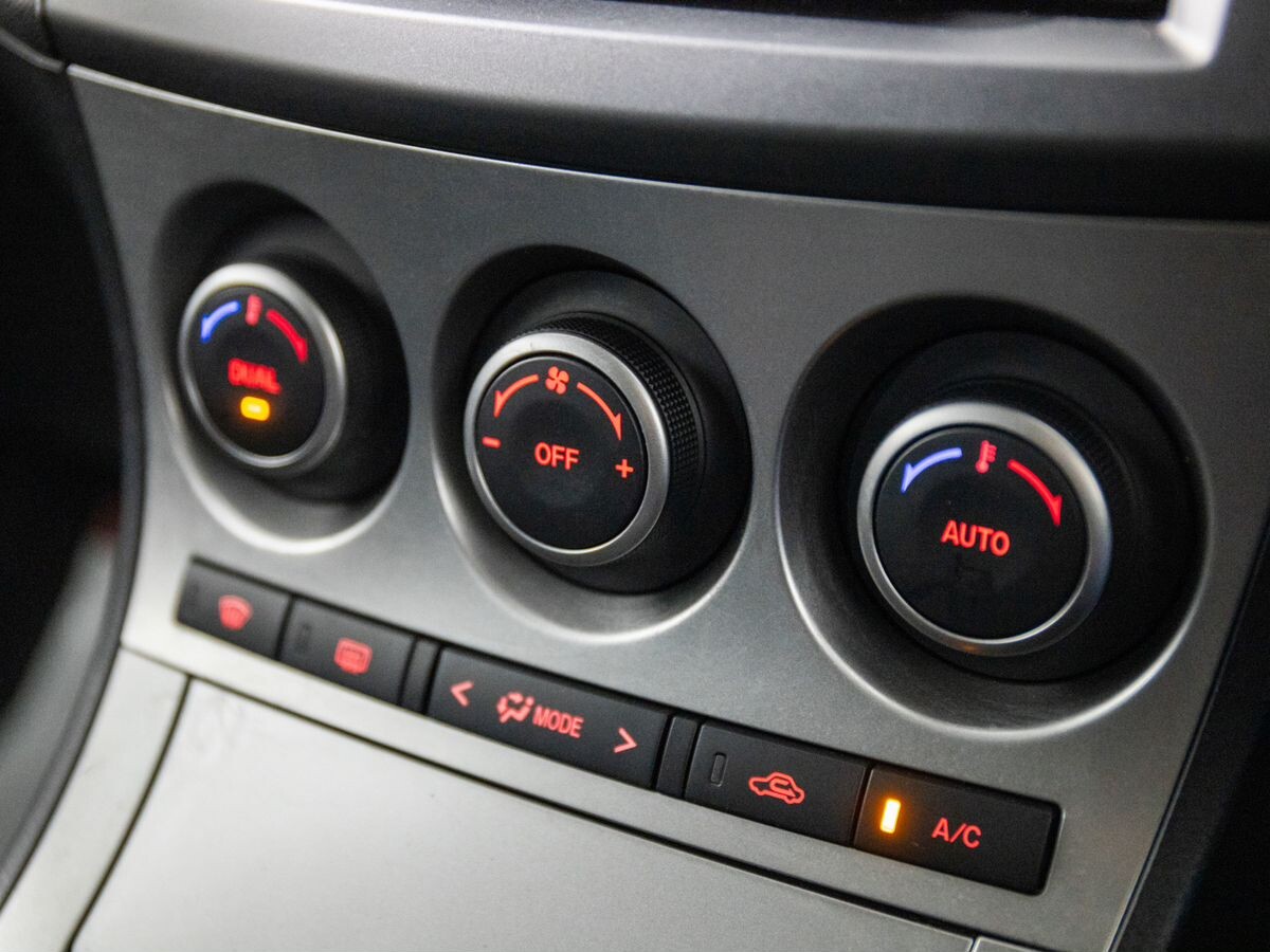 Mazda Axela 2010 - фото автомобиля