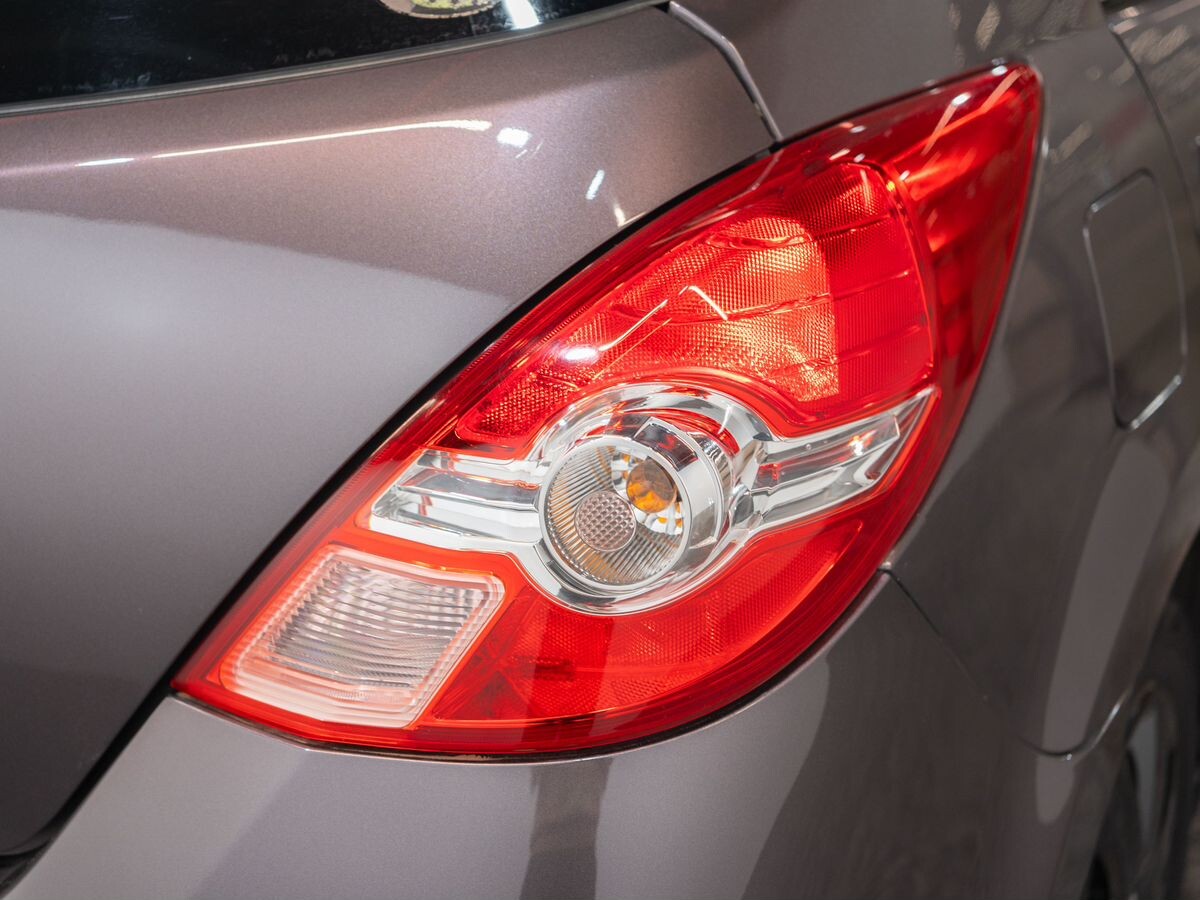 Nissan Tiida 2008 - фото автомобиля