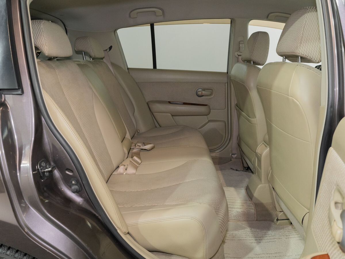 Nissan Tiida 2008 - фото автомобиля