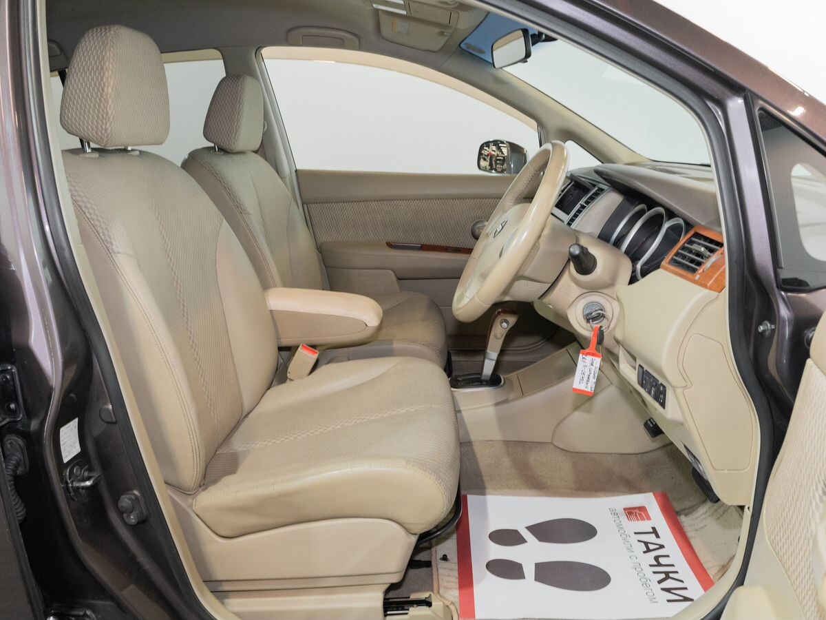 Nissan Tiida 2008 - фото автомобиля