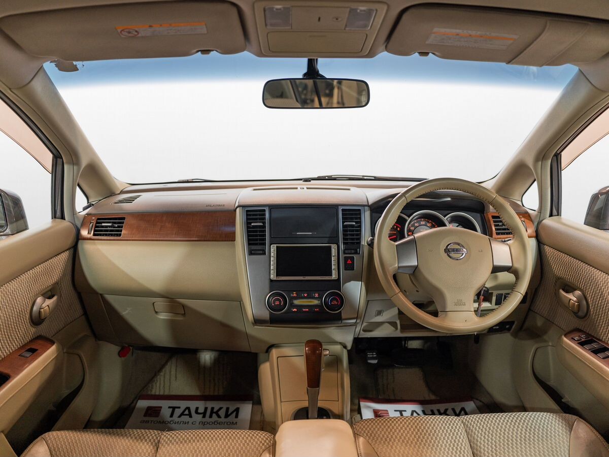 Nissan Tiida 2008 - фото автомобиля