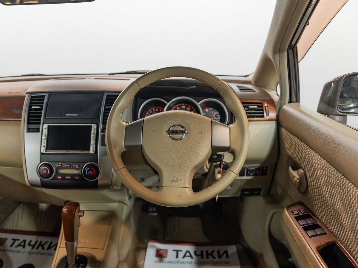 Nissan Tiida 2008 - фото автомобиля