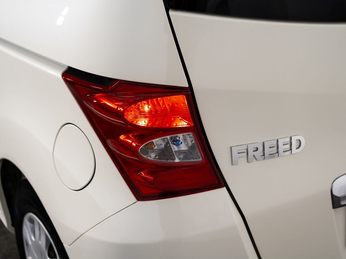 Honda Freed 2009 - фото автомобиля