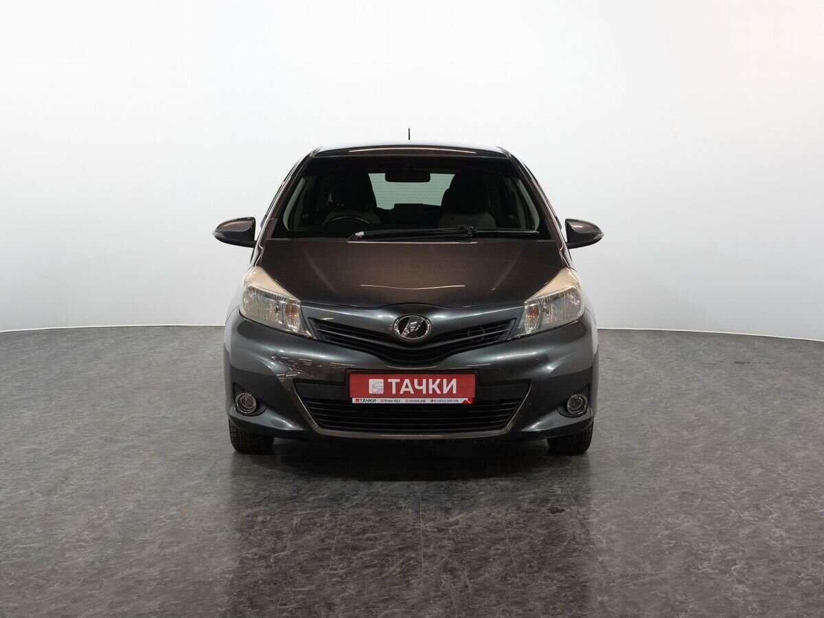 Toyota Vitz 2012 - фото автомобиля