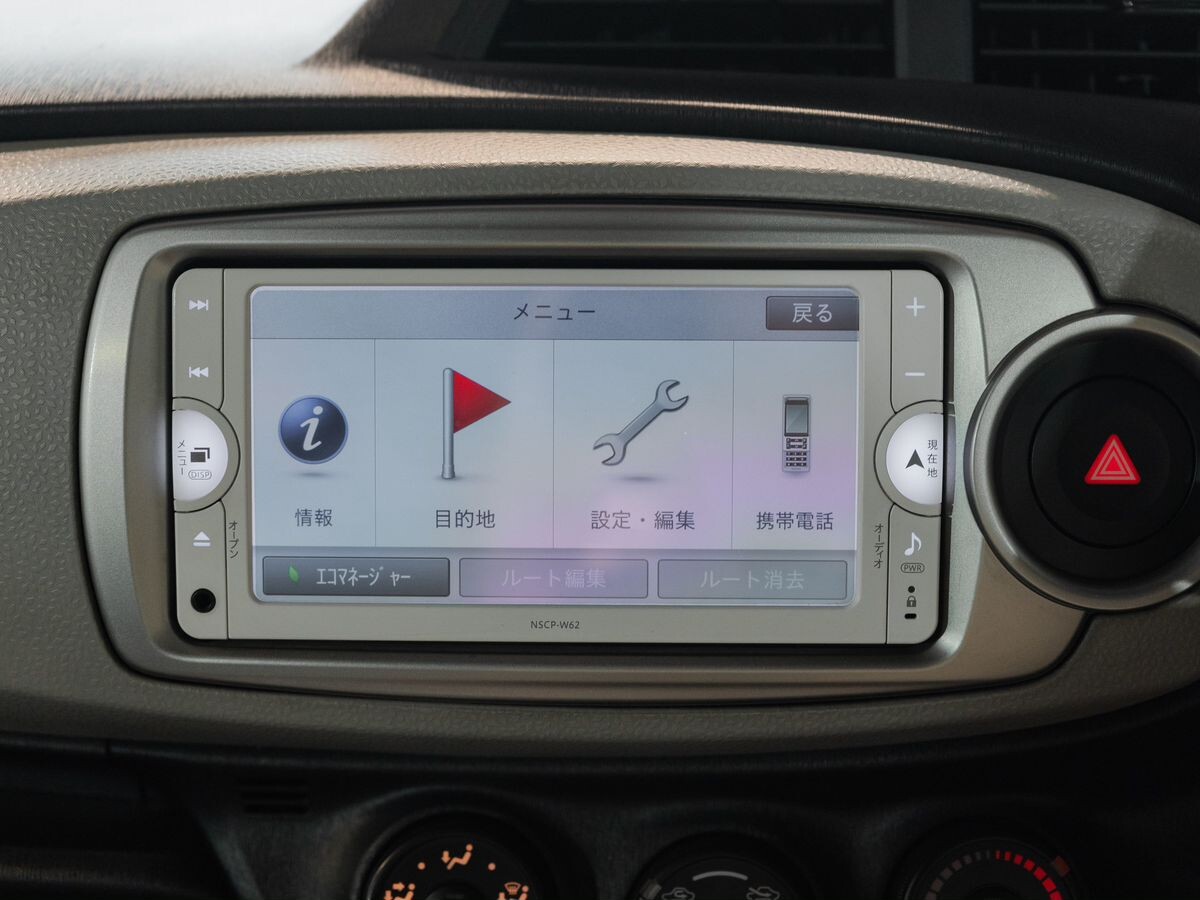 Toyota Vitz 2012 - фото автомобиля