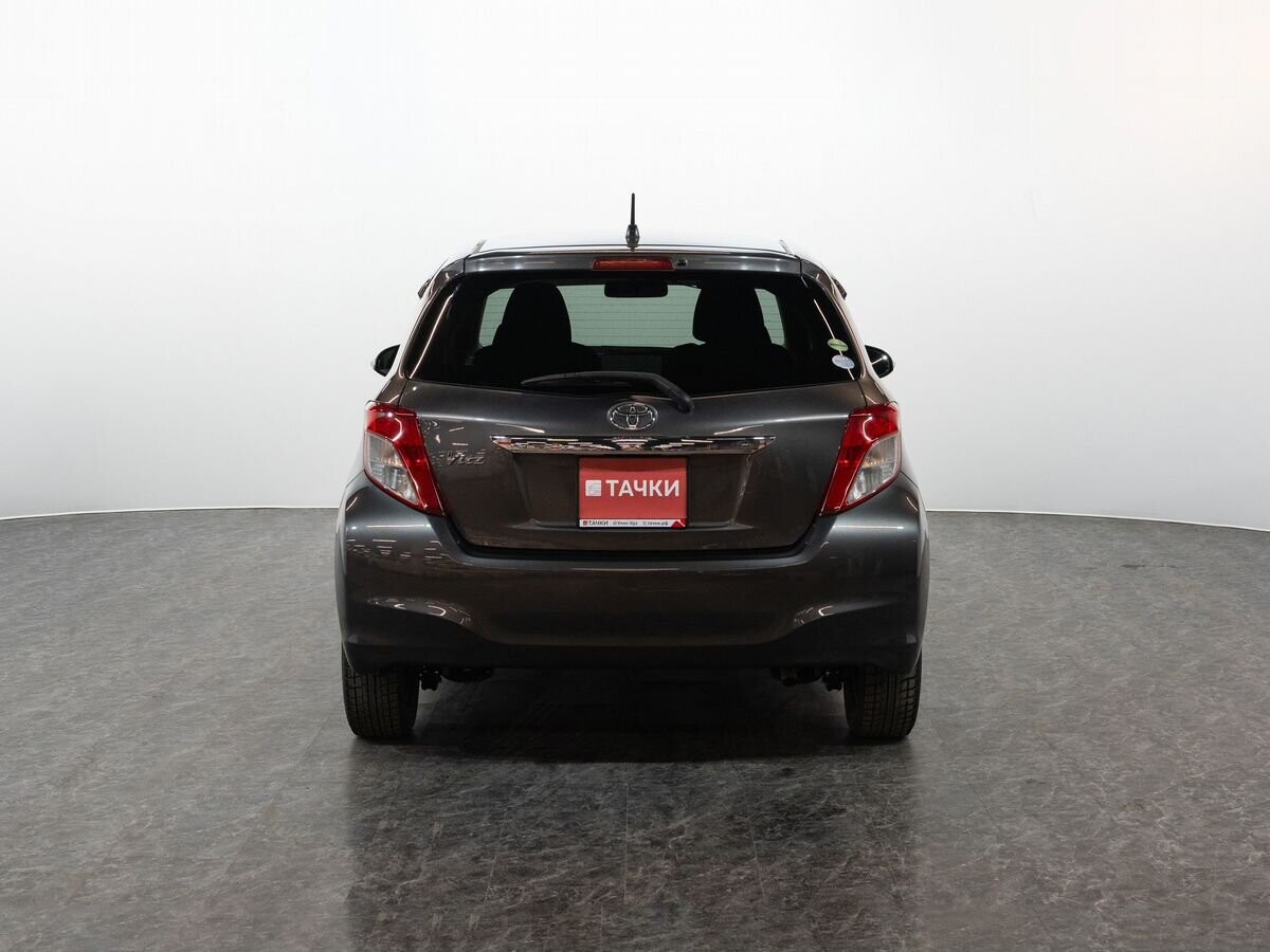 Toyota Vitz 2012 - фото автомобиля