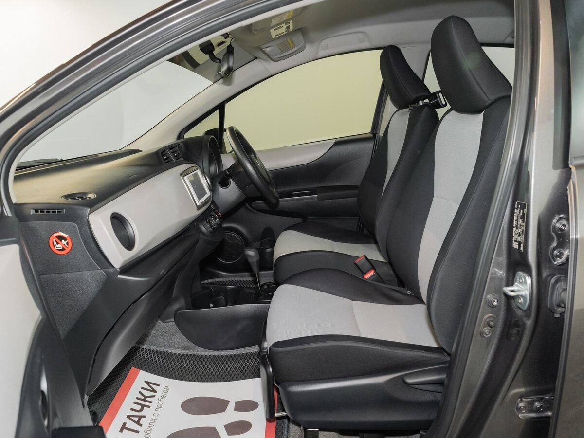 Toyota Vitz 2012 - фото автомобиля