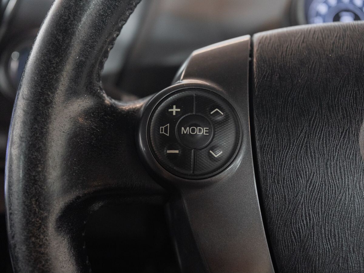 Toyota Prius Alpha 2013 - фото автомобиля