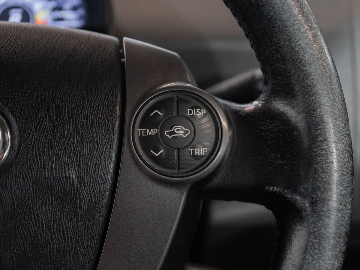 Toyota Prius Alpha 2013 - фото автомобиля